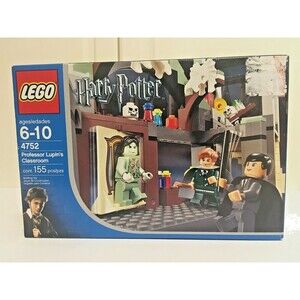 New LEGO 4752 Harry Potter Professor Lupin's Classroom 2004